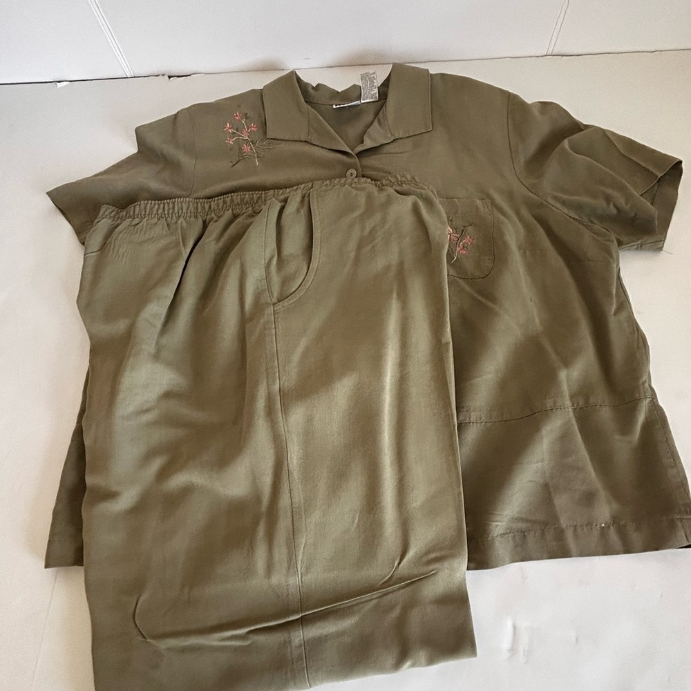 Napa Studio Olive set  with Floral Details